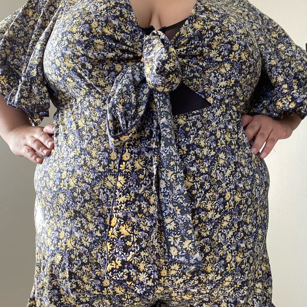 Flower pattern front tie romper